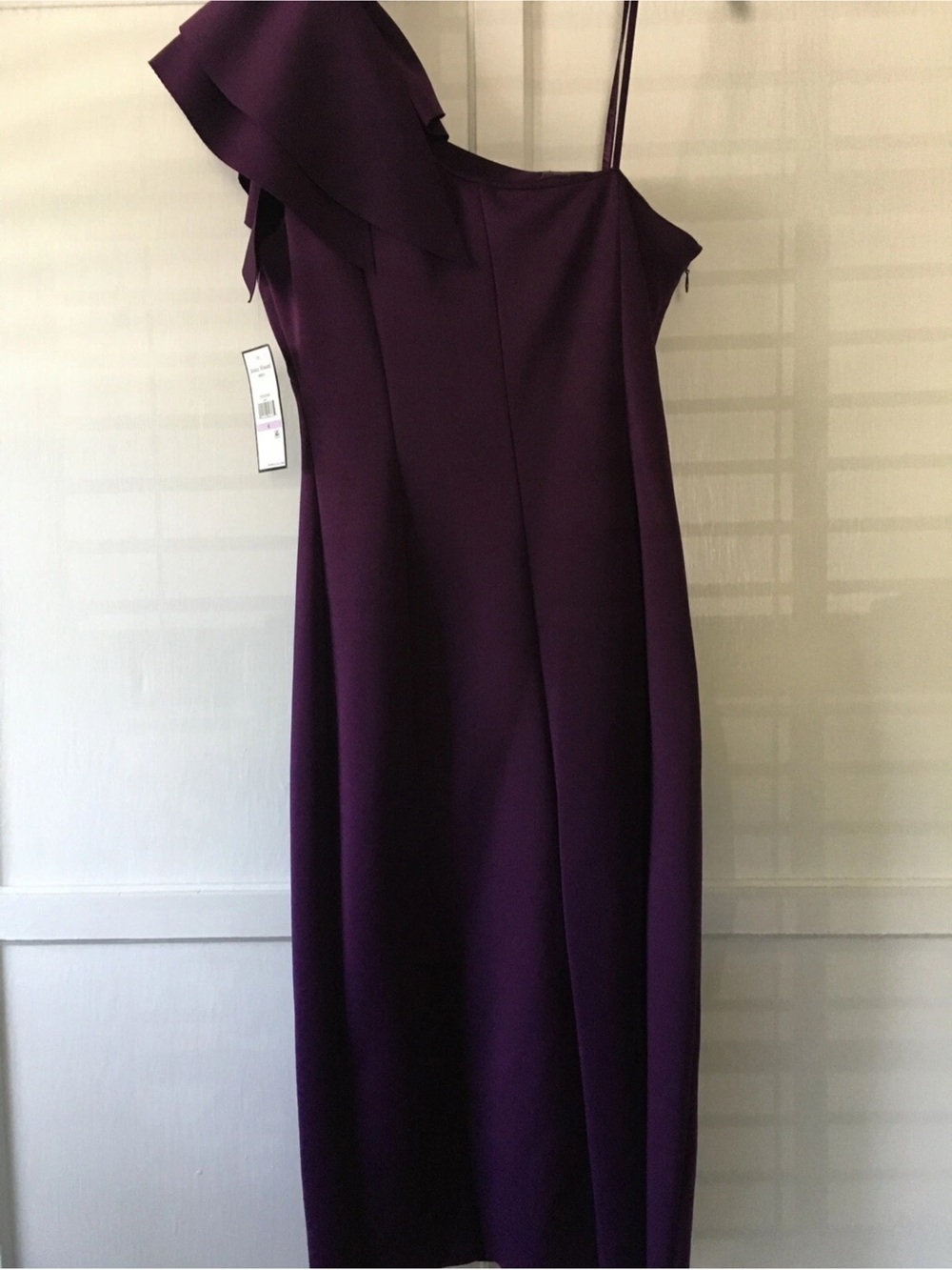 Jessica Howard One-Shoulder Ruffle Midi Dress in Plum - Picture 2 of 6